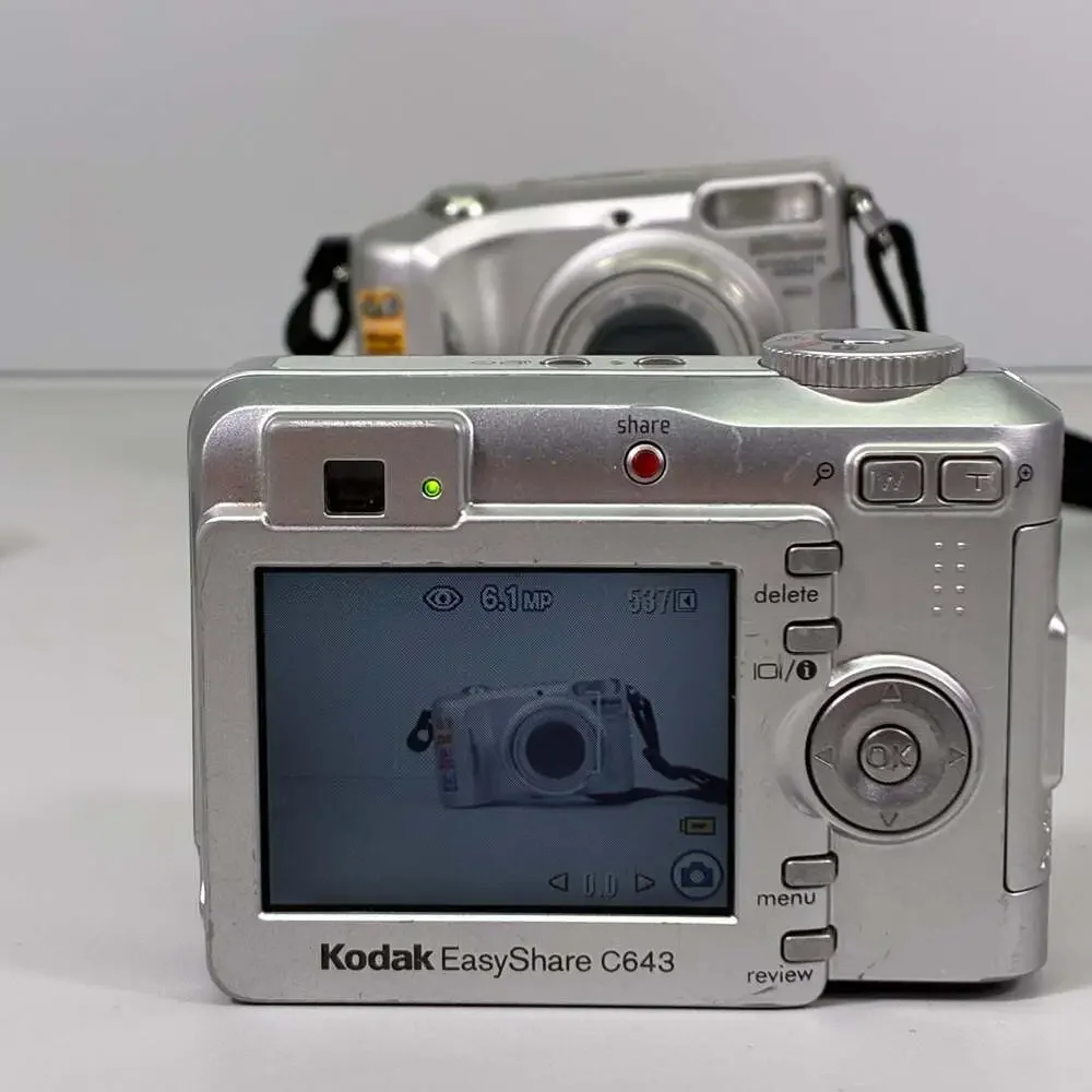 Kodak EasyShare C643 Digital Camera Bundle